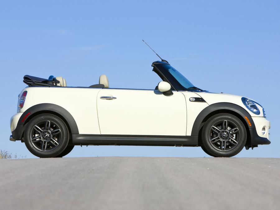  Mini Cooper Cabrio 2010 года  (US) (фото 21 из 30)